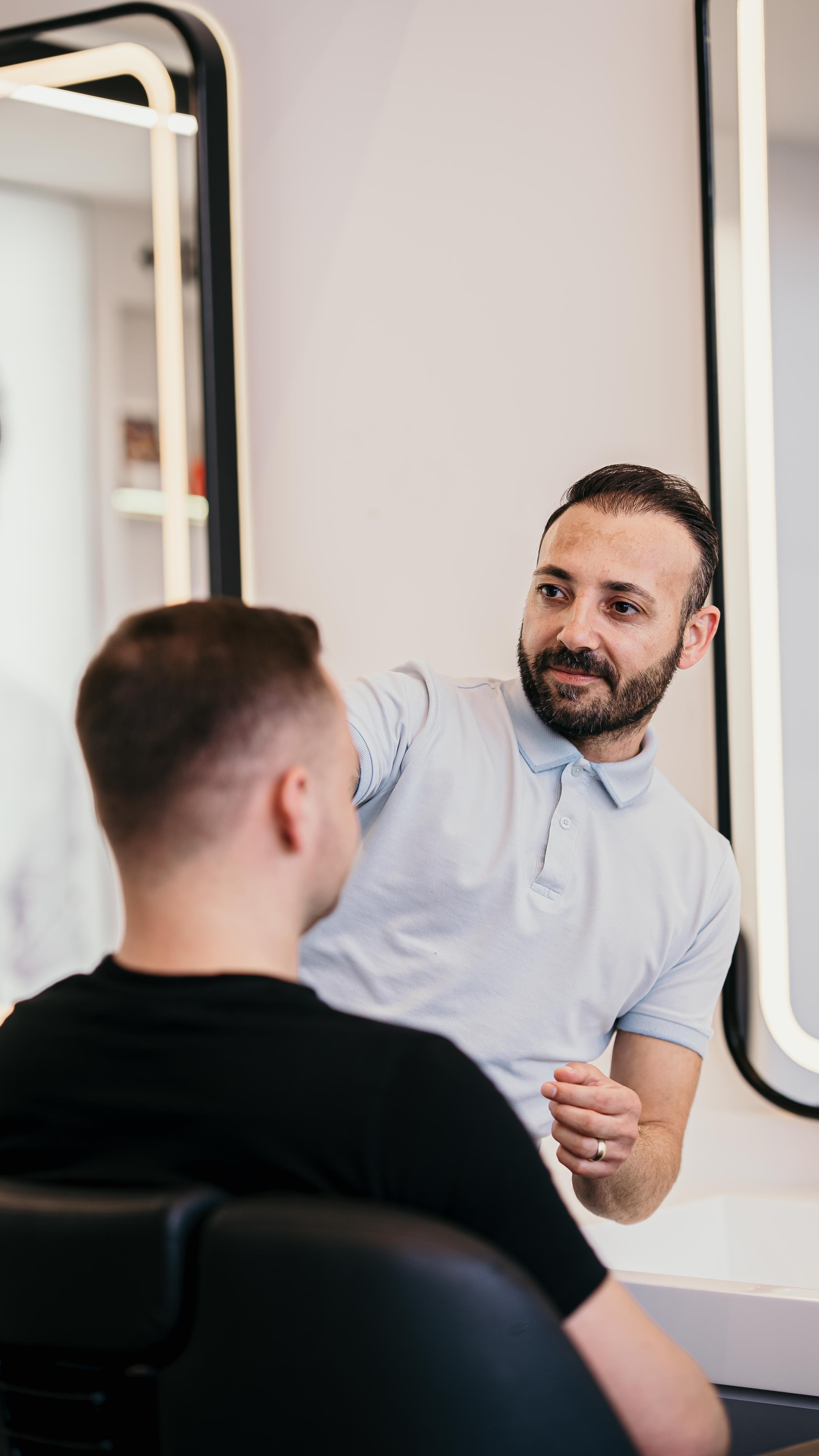 Onur Avcı Exclusive Saloon’da profesyonel saç kesimi